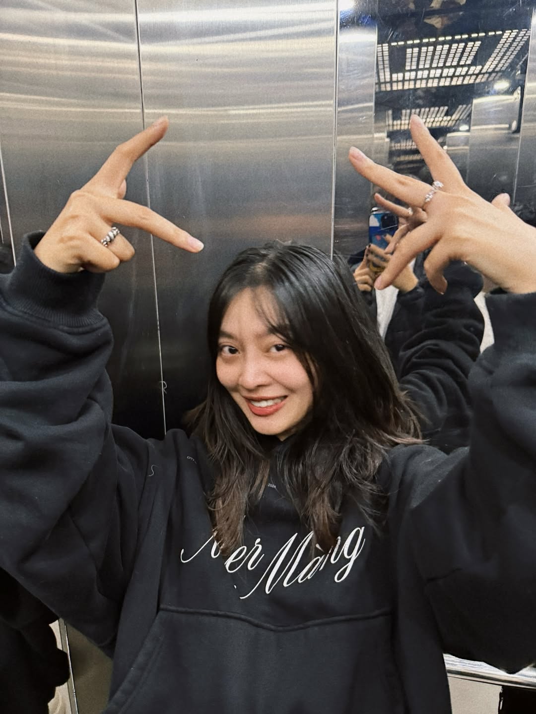 1765883604 297 1 sao nam Vbiz danh up cau hon quan ly