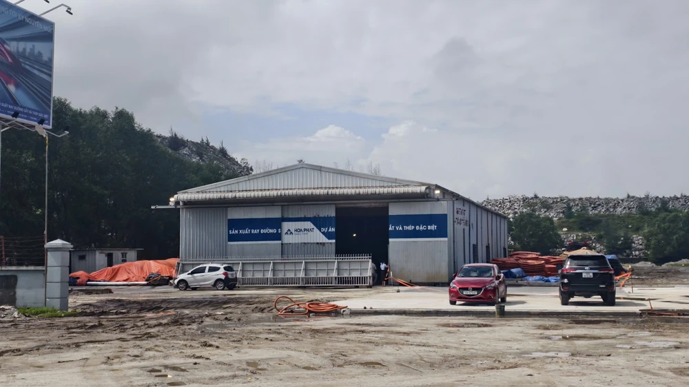 Điểm triển khai dự án sản xuất ray đường sắt và thép đặc biệt Hòa Phát Dung Quất. bon-du-an-ngan-ti-dong-loat-khoi-cong-khanh-thanh-tai-quang-ngai (6).jpg