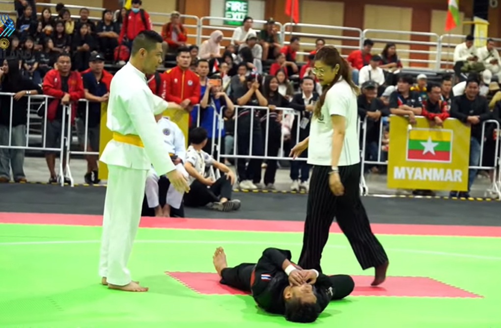Võ sĩ Pencak Silat Việt Nam bị xử ép: Người bật khóc, người đi cấp cứu - 2
