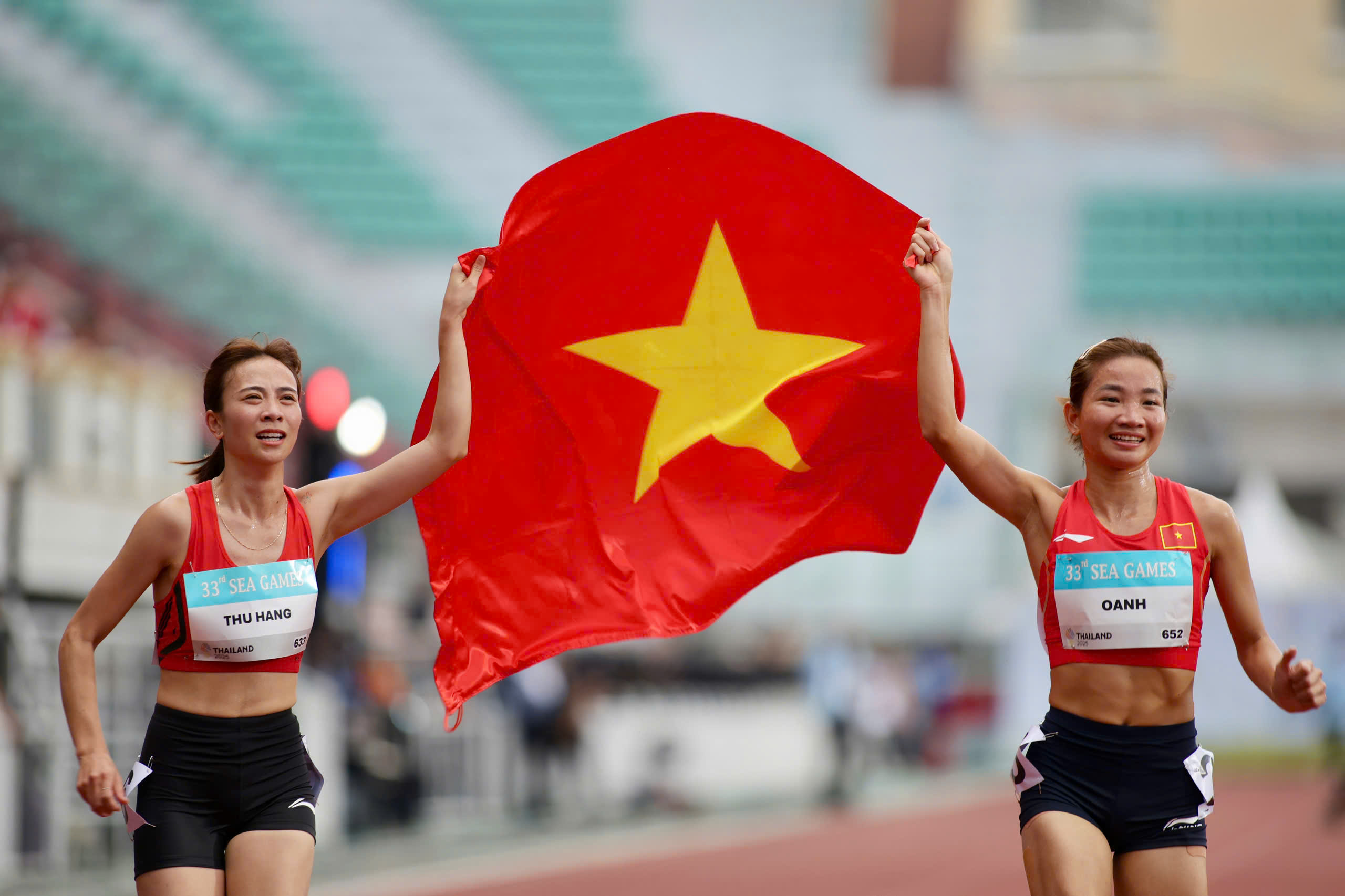 Lập hattrick HCV, ‘nữ hoàng’ điền kinh Nguyễn Thị Oanh rơi nước mắt khi đàn em nói lời chia tay SEA Games- Ảnh 3.