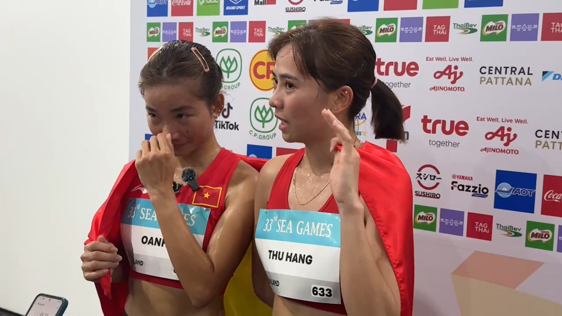 Lập hattrick HCV, ‘nữ hoàng’ điền kinh Nguyễn Thị Oanh rơi nước mắt khi đàn em nói lời chia tay SEA Games- Ảnh 4.