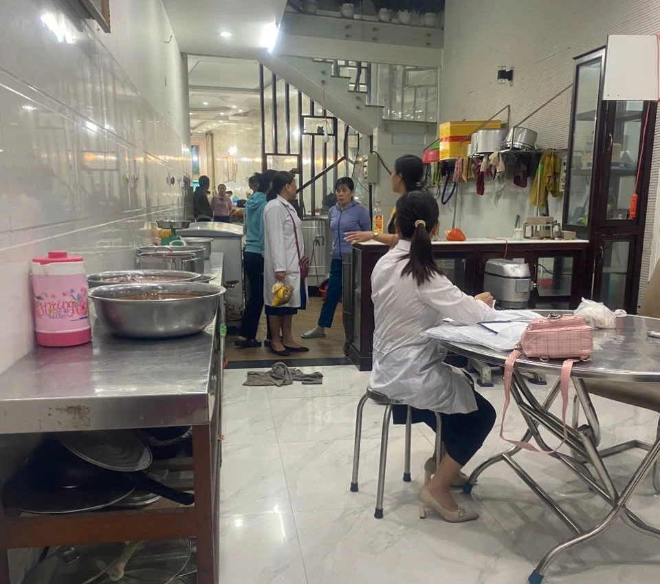 dong-thai-la-cua-chuoi-banh-mi-hong-van-o-quang-ngai-sau-su-co-nghi-gay-ngo-doc- (2).jpg