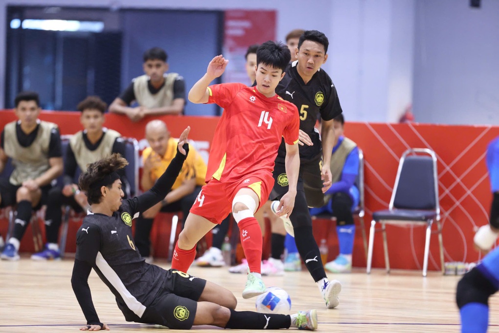 Futsal Việt Nam thua sốc trong ngày ra quân ở SEA Games - 2