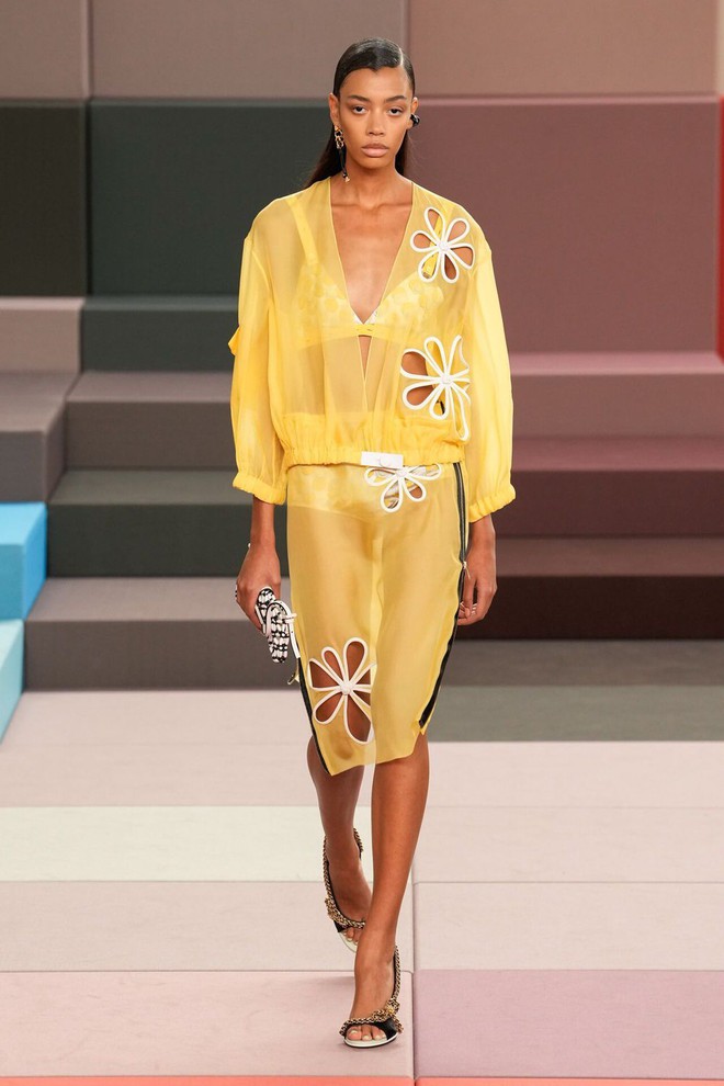 Những họa tiết nào sẽ giúp nàng tôn dáng trong mùa đông?- Ảnh 3. Những họa tiết nào sẽ giúp nàng tôn dáng trong mùa đông?- Ảnh 3.