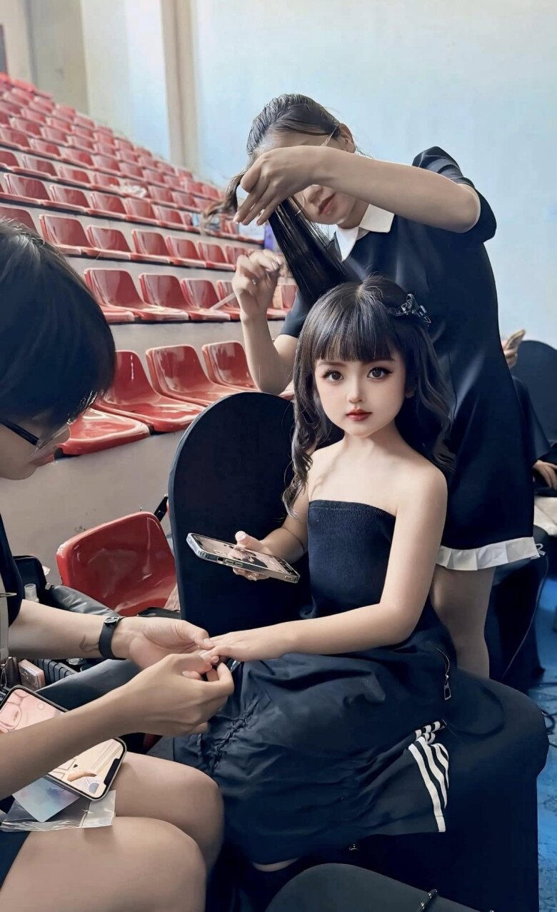 Bé gái Hà Nội kiếm tiền triệu/giờ khiến mẹ ruột thấy biết ơn, 8 tuổi đã ăn cơm đoàn phim nhiều hơn cơm nhà 5 Bé gái Hà Nội kiếm tiền triệu/giờ khiến mẹ ruột thấy biết ơn, 8 tuổi đã ăn cơm đoàn phim nhiều hơn cơm nhà - 5