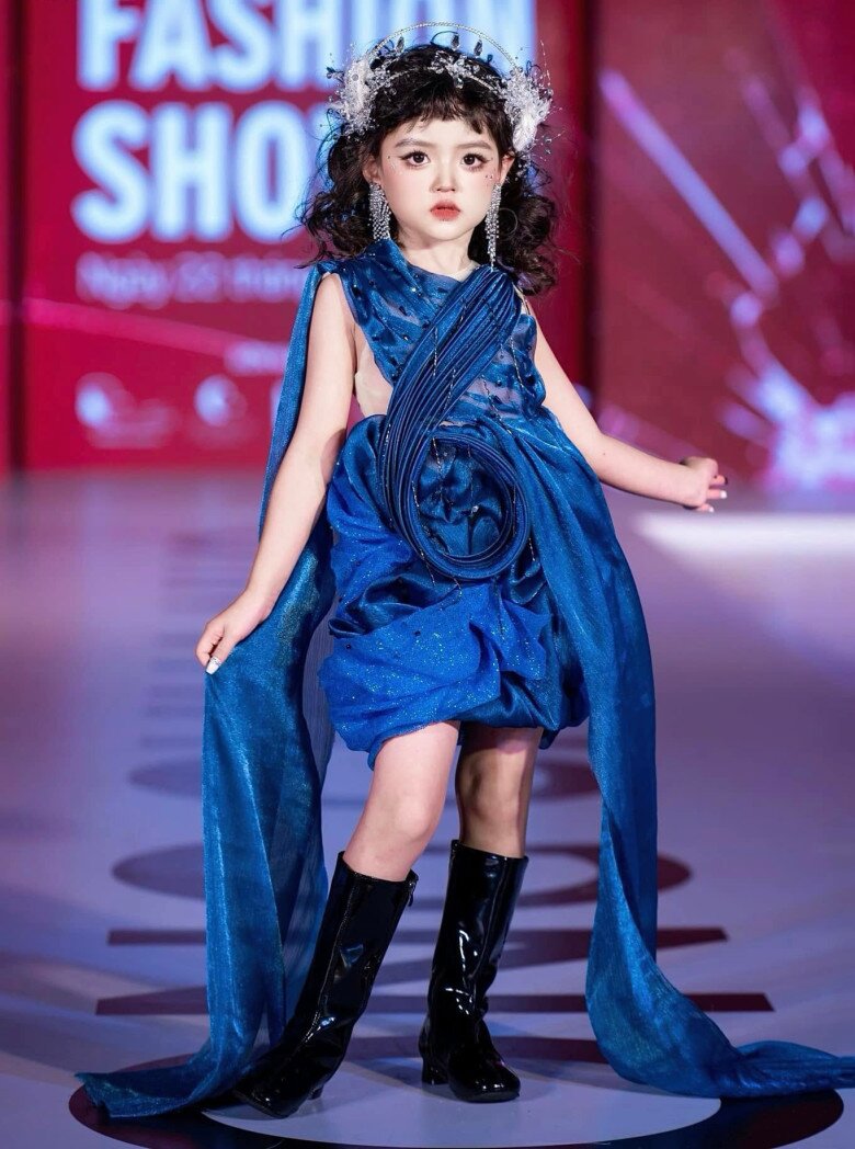 Bé gái Hà Nội kiếm tiền triệu/giờ khiến mẹ ruột thấy biết ơn, 8 tuổi đã ăn cơm đoàn phim nhiều hơn cơm nhà 8 Bé gái Hà Nội kiếm tiền triệu/giờ khiến mẹ ruột thấy biết ơn, 8 tuổi đã ăn cơm đoàn phim nhiều hơn cơm nhà - 7