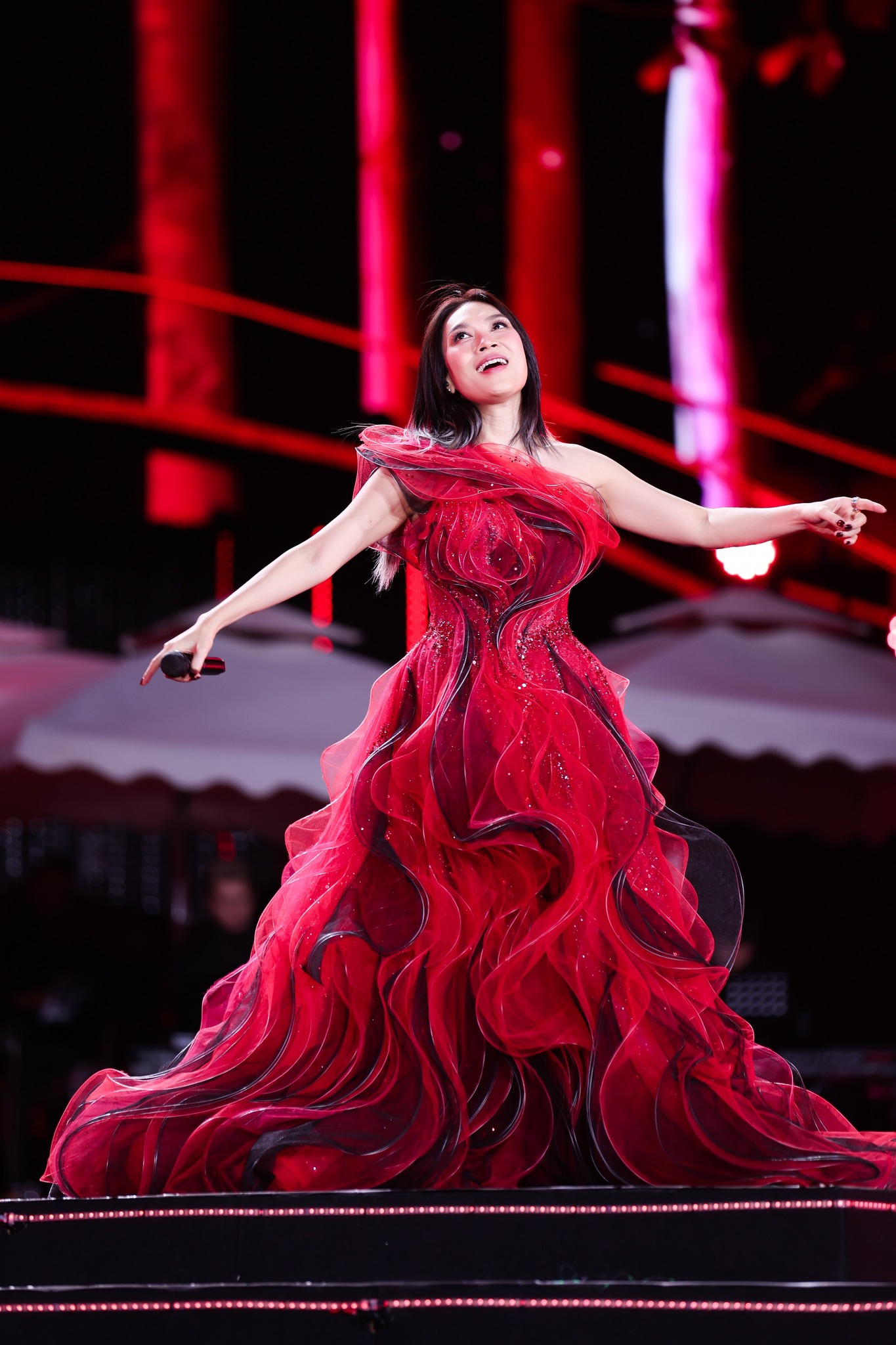 1765892342 595 My Tam la ca si het thoi het thoi nay