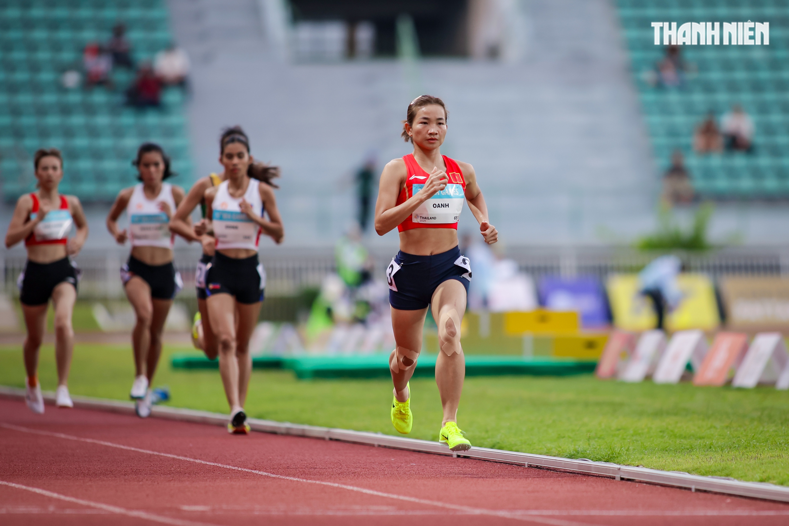 Khoảnh khắc tuyệt đỉnh Nguyễn Thị Oanh và những bước chạy vàng làm nên lịch sử- Ảnh 4. Khoảnh khắc tuyệt đỉnh Nguyễn Thị Oanh và những bước chạy vàng làm nên lịch sử- Ảnh 4.