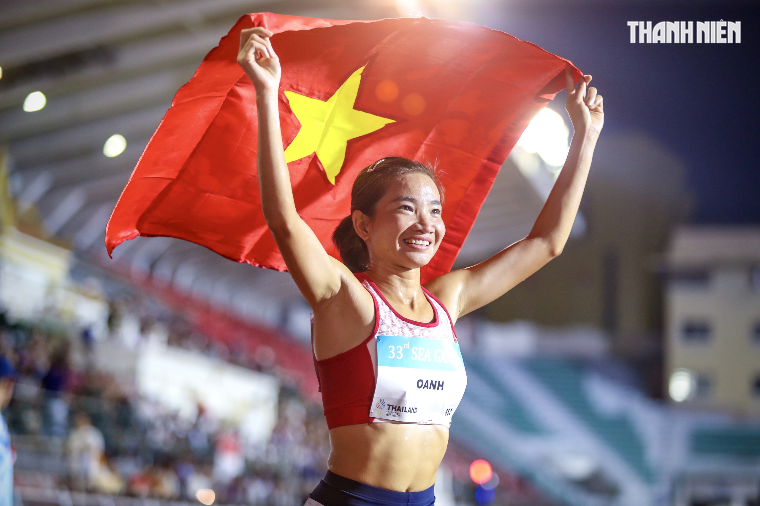 Khoảnh khắc tuyệt đỉnh Nguyễn Thị Oanh và những bước chạy vàng làm nên lịch sử- Ảnh 8. Khoảnh khắc tuyệt đỉnh Nguyễn Thị Oanh và những bước chạy vàng làm nên lịch sử- Ảnh 8.