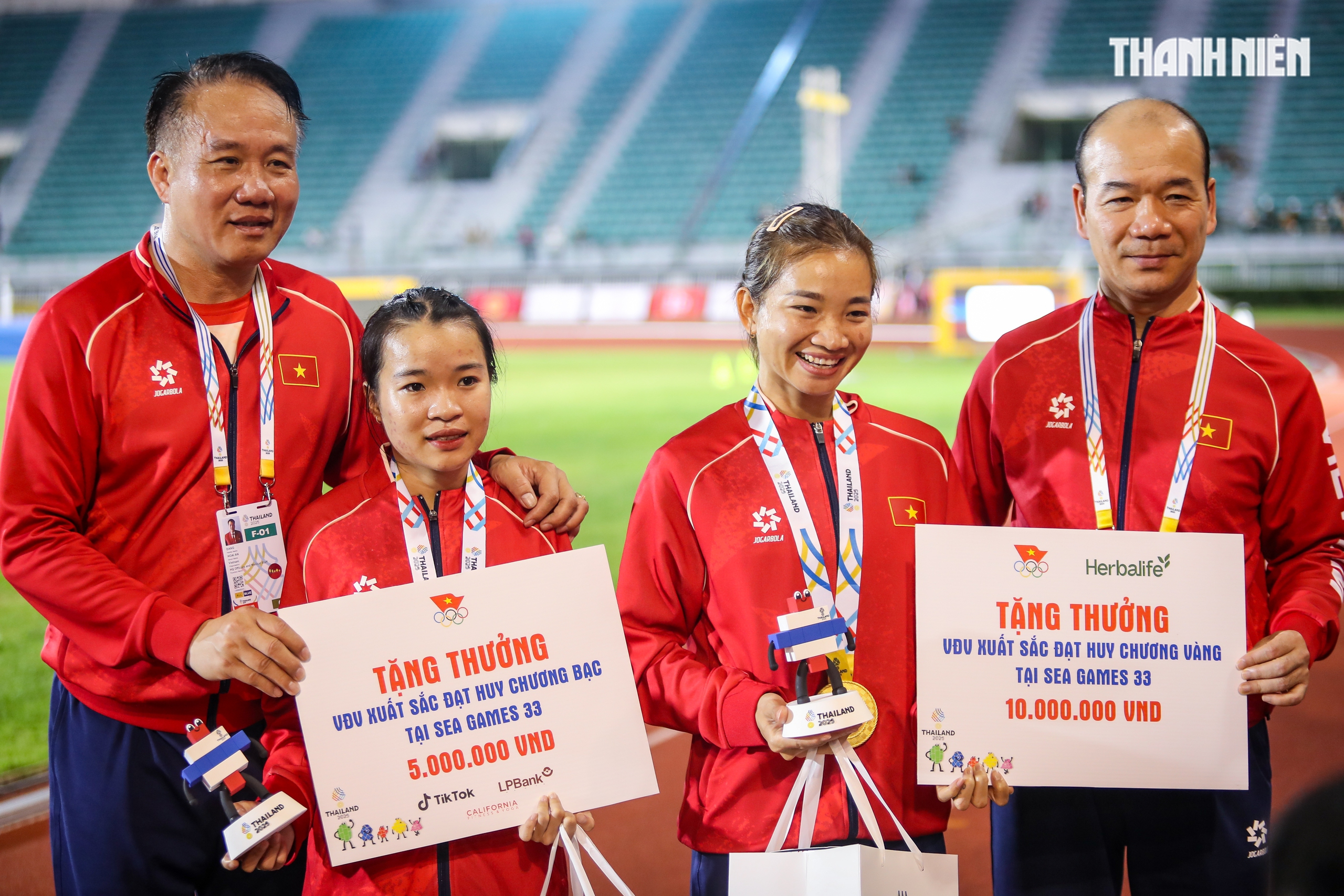 Khoảnh khắc tuyệt đỉnh Nguyễn Thị Oanh và những bước chạy vàng làm nên lịch sử- Ảnh 9. Khoảnh khắc tuyệt đỉnh Nguyễn Thị Oanh và những bước chạy vàng làm nên lịch sử- Ảnh 9.