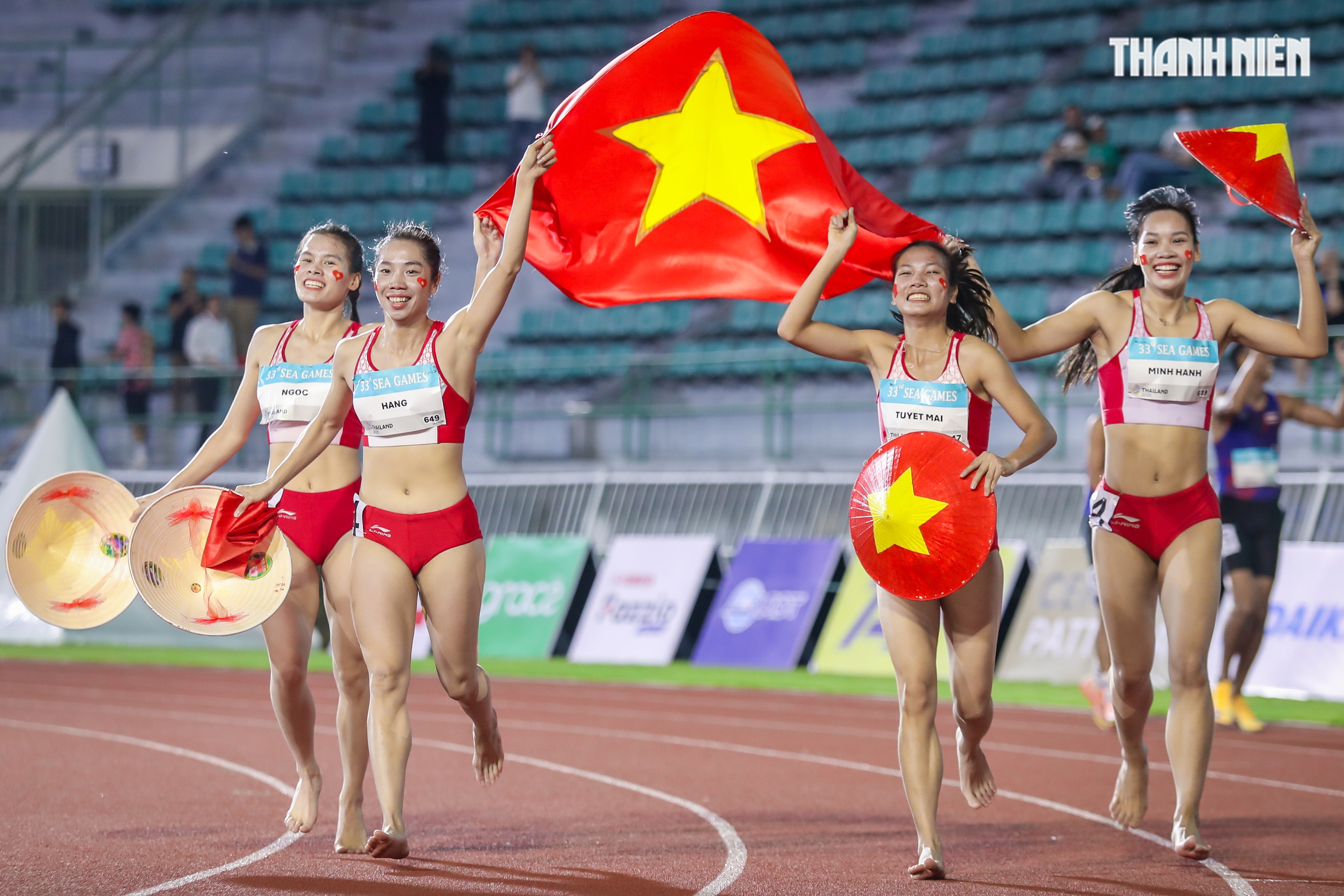 Khoảnh khắc tuyệt đỉnh Nguyễn Thị Oanh và những bước chạy vàng làm nên lịch sử- Ảnh 14. Khoảnh khắc tuyệt đỉnh Nguyễn Thị Oanh và những bước chạy vàng làm nên lịch sử- Ảnh 14.