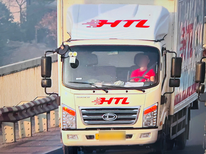 Camera AI ở Hà Nội 'zoom' tới 700m, lưu dữ liệu 75 ngày hỗ trợ truy vết vi phạm- Ảnh 3.