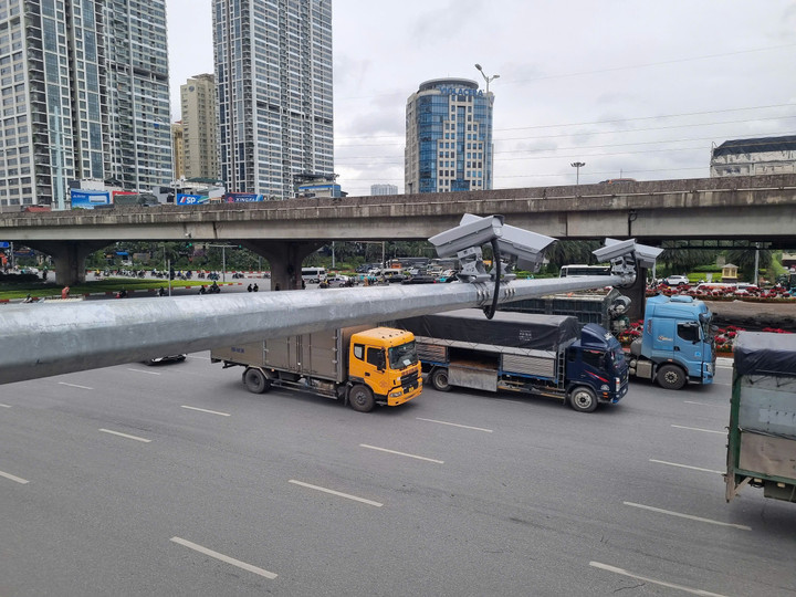 Camera AI ở Hà Nội 'zoom' tới 700m, lưu dữ liệu 75 ngày hỗ trợ truy vết vi phạm- Ảnh 4.