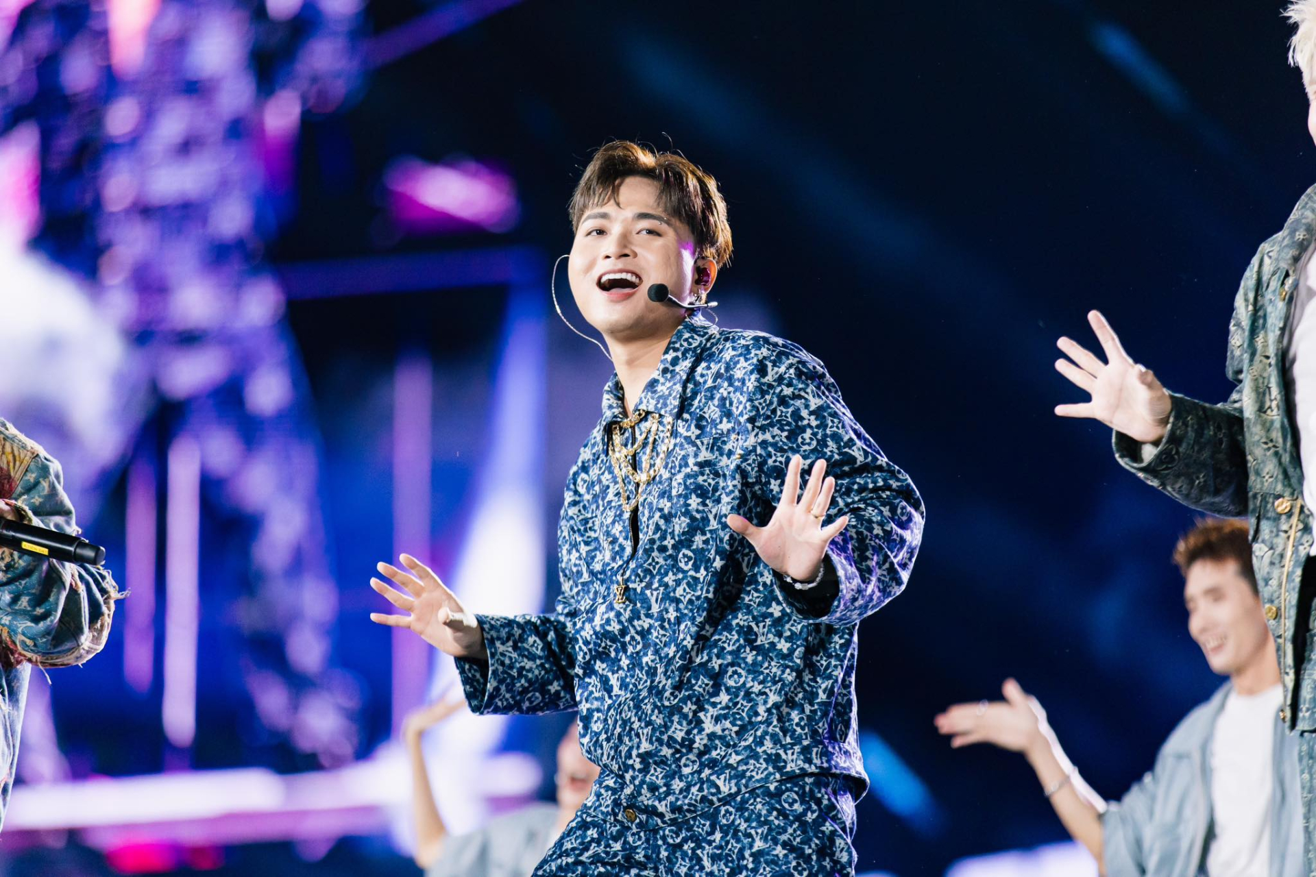 Ca sĩ sở hữu hit trăm triệu view, cả nước thuộc nhạc phải làm shipper để trả tiền nhà- Ảnh 4.