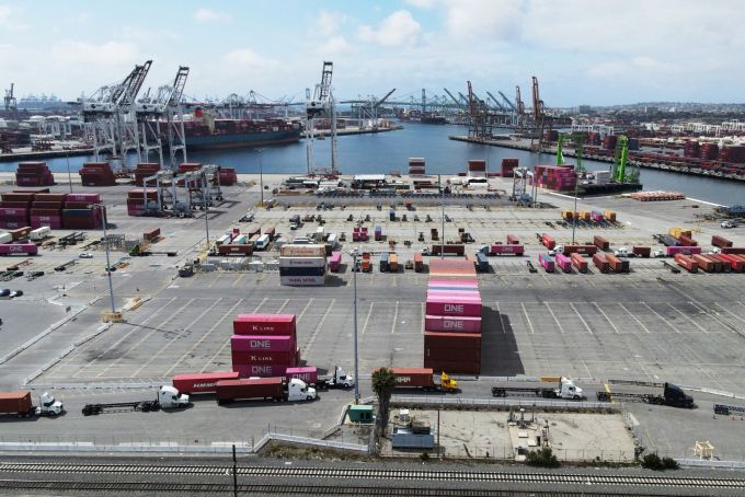Cảng Los Angeles tại California (Mỹ) vắng bóng tàu hàng hồi đầu tháng 5. Ảnh: Reuters