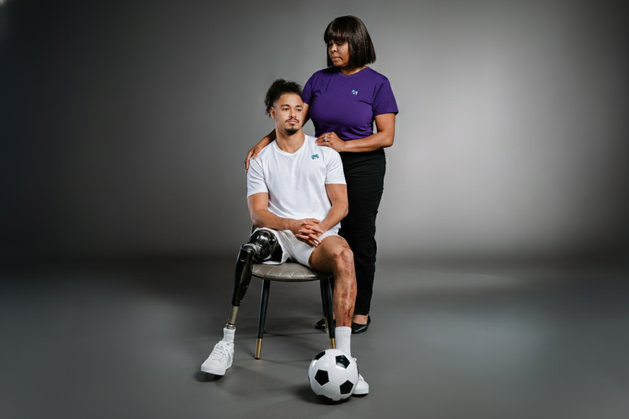 Bà Catherine Nordey cùng con trai Flavio tích cực chia sẻ câu chuyện của mình để cộng đồng hiểu rõ về bệnh và giải pháp phòng ngừa bằng vắc xin. Ảnh: Nhân Lê