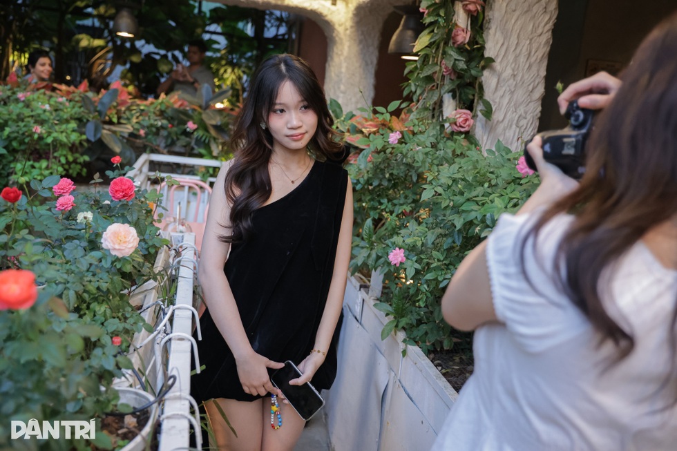 Hà Nội: Chủ quán chi chục tỷ đồng mở quán cà phê xanh, view Nhà thờ Lớn - 2