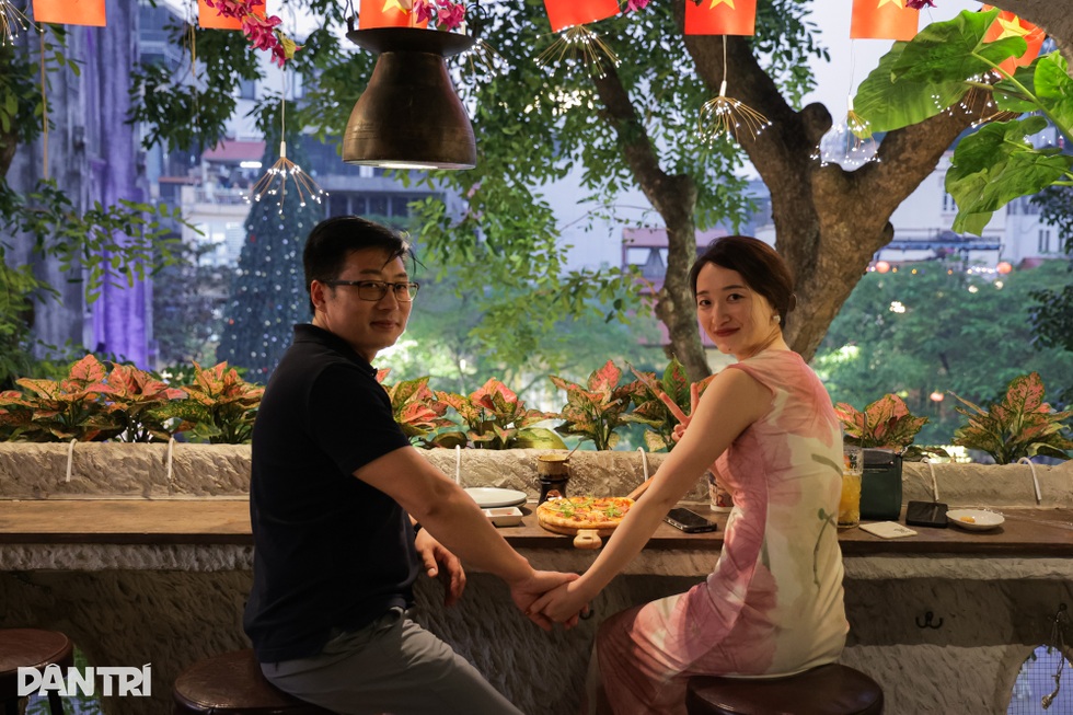 Hà Nội: Chủ quán chi chục tỷ đồng mở quán cà phê xanh, view Nhà thờ Lớn - 5