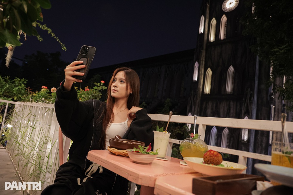 Hà Nội: Chủ quán chi chục tỷ đồng mở quán cà phê xanh, view Nhà thờ Lớn - 7