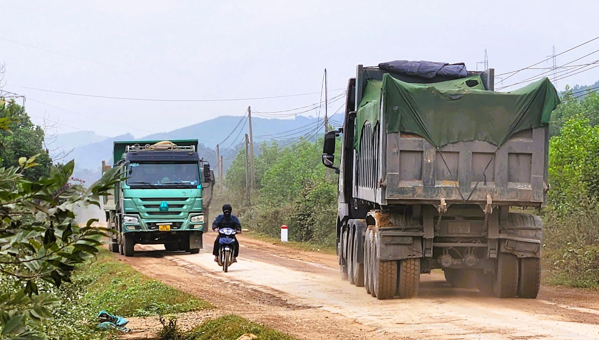 Tỉnh lộ ở Thanh Hóa oằn mình 