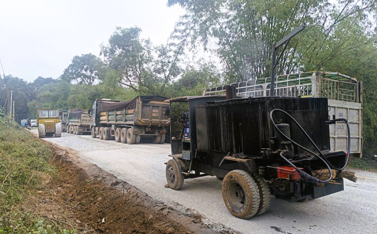 Tỉnh lộ ở Thanh Hóa oằn mình 