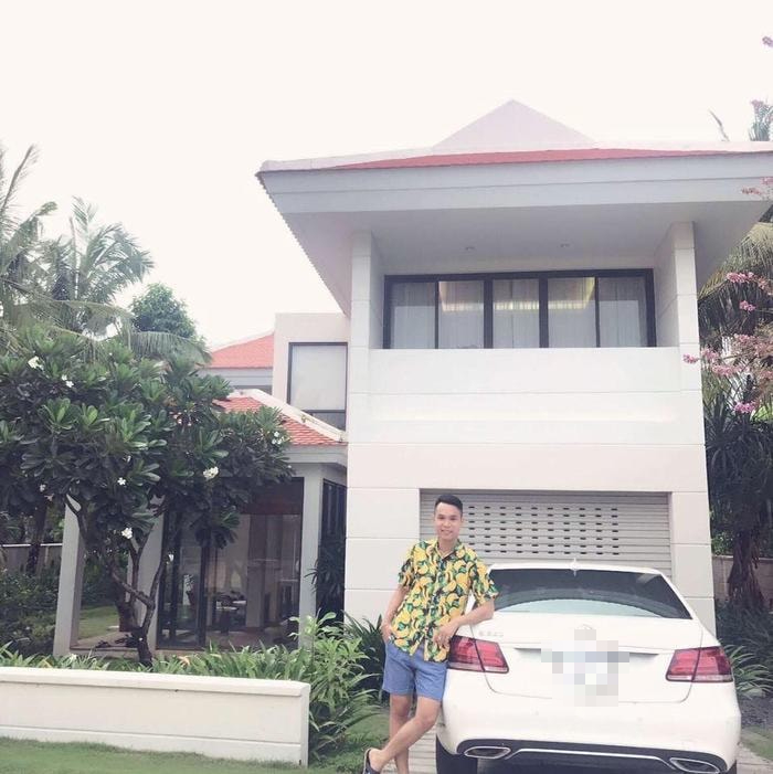 1765932639 562 So huu xe sang biet thu o tuoi 33