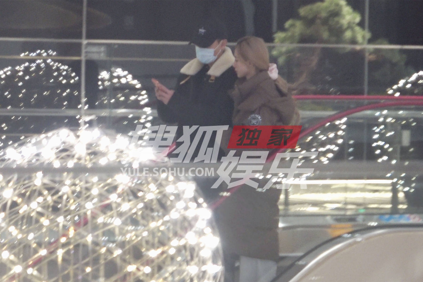 Lâu lắm mới bắt gọn Hoàng Tử Thao và Từ Nghệ Dương trong buổi mua sắm tình cảm - Ảnh 6.