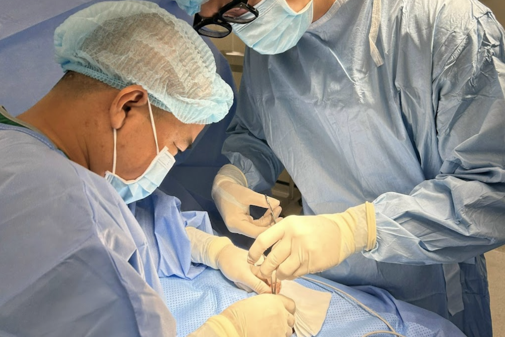 Nhiều ông chồng cầu cứu bác sĩ vì có sở thích “lạ” trong phòng ngủ - 2