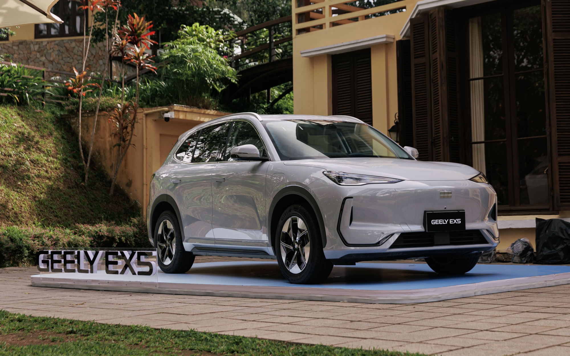 45 xe gầm cao ra mắt Việt Nam 2025: Gần nửa vẫn chạy xăng, dầu nhưng xe điện, hybrid có nhiều cái tên hot- Ảnh 11. Sedan ngày càng khó bán: Cứ 10 xe ra mắt 2025 thì 6 mẫu là xe gầm cao - Ảnh 12.