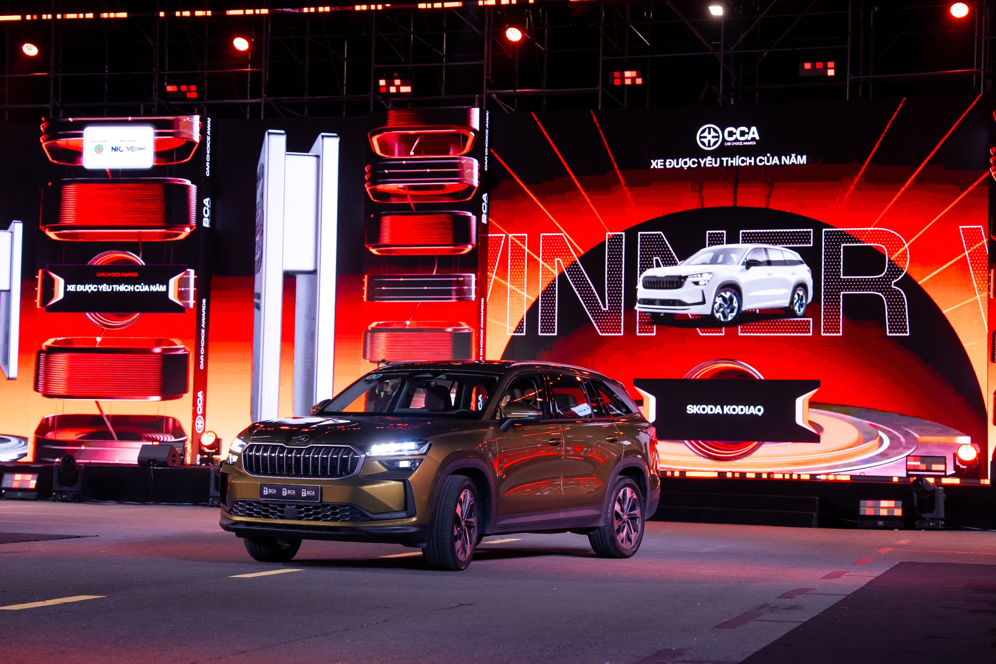 45 xe gầm cao ra mắt Việt Nam 2025: Gần nửa vẫn chạy xăng, dầu nhưng xe điện, hybrid có nhiều cái tên hot- Ảnh 21. Sedan ngày càng khó bán: Cứ 10 xe ra mắt 2025 thì 6 mẫu là xe gầm cao - Ảnh 22.