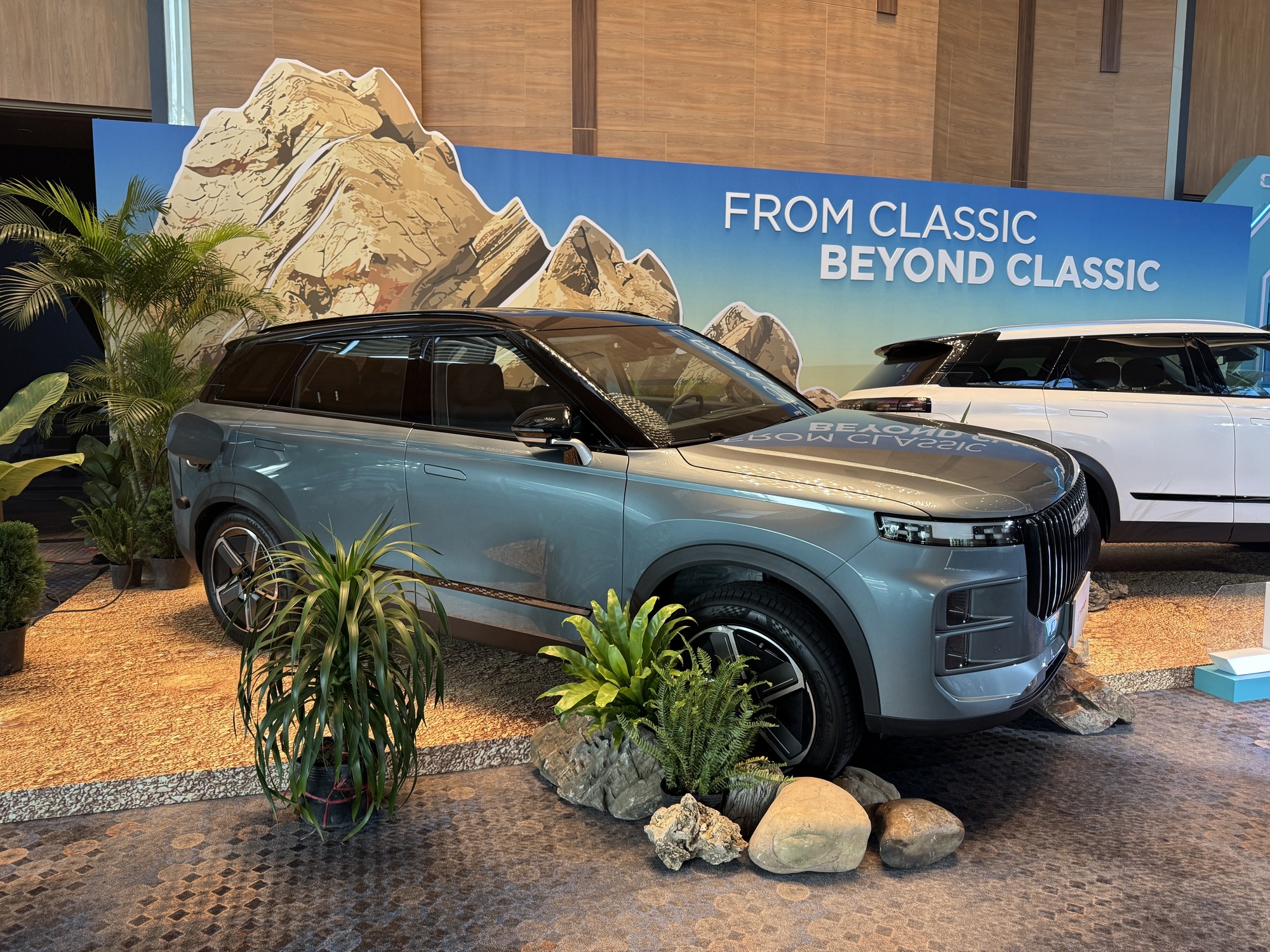 45 xe gầm cao ra mắt Việt Nam 2025: Gần nửa vẫn chạy xăng, dầu nhưng xe điện, hybrid có nhiều cái tên hot- Ảnh 41. xe gầm cao - Ảnh 42.