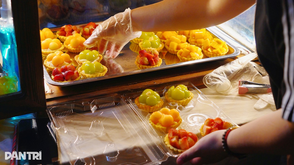 Năm 2025, người ở TPHCM đã xếp hàng cả tiếng vì những món ăn nào? - 2