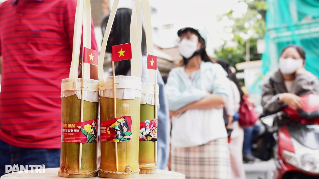 Năm 2025, người ở TPHCM đã xếp hàng cả tiếng vì những món ăn nào? - 3