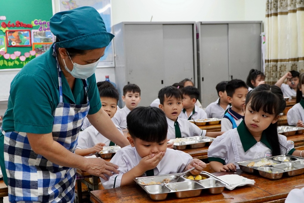 Điểm danh hàng chục khoản thu dịch vụ đang được thực hiện tại trường học - 4