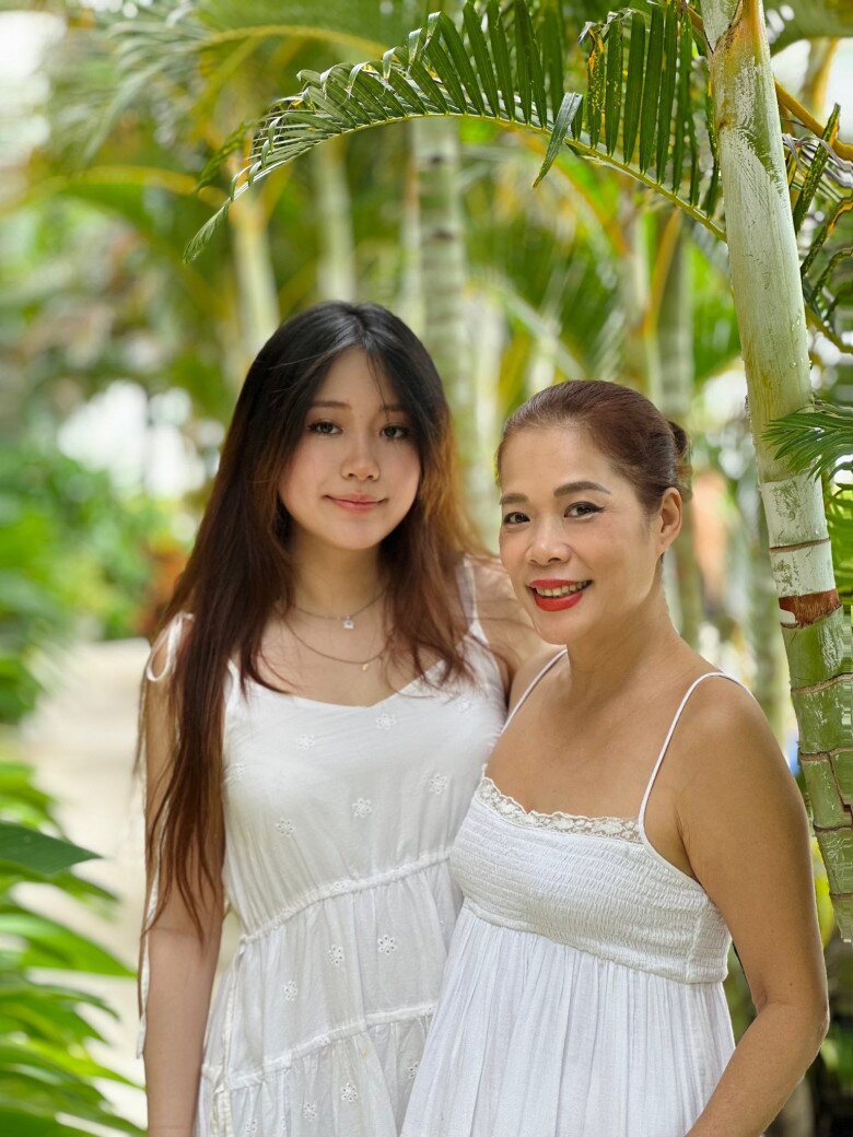 Sao nữ đau đầu vì con gái là "báo thủ": Đậu 5 trường y ở Anh, 4 trường ở Đức vẫn bỏ về Việt Nam học 8 Con gái đầu lòng của Mỹ Lệ - Janet có thành tích học tập chuẩn con nhà người ta.