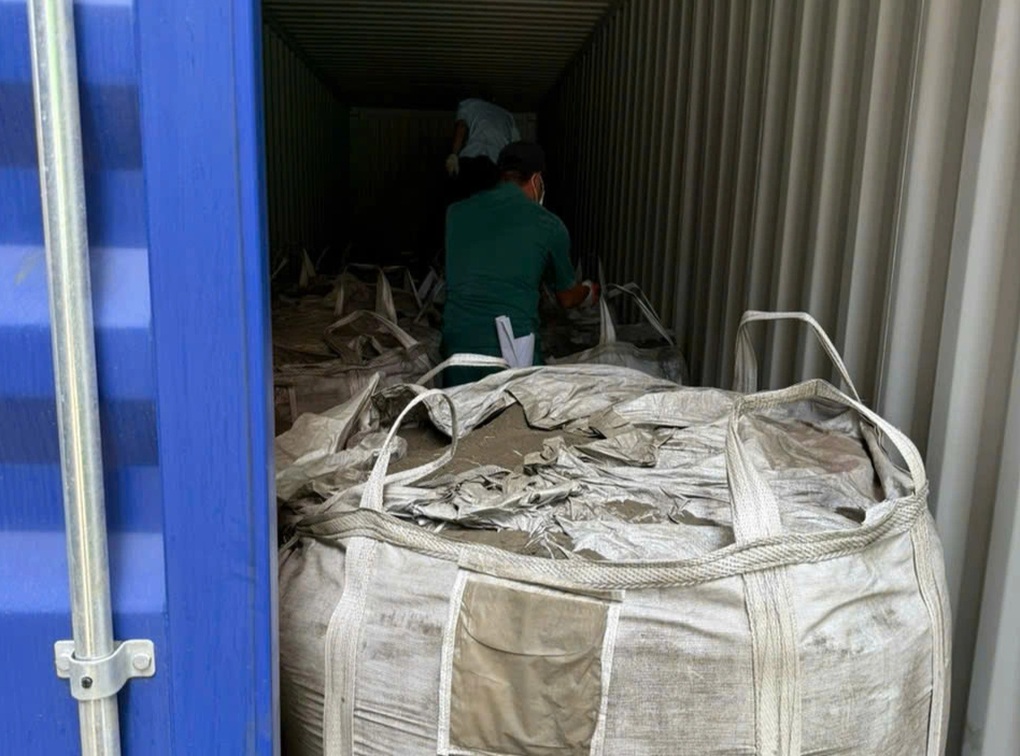 Công an TPHCM ngăn chặn vụ xuất khẩu trái phép 650 tấn khoáng sản - 2