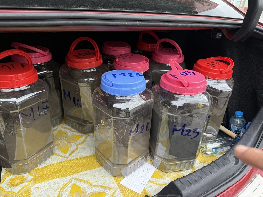 Công an TPHCM ngăn chặn vụ xuất khẩu trái phép 650 tấn khoáng sản - 3