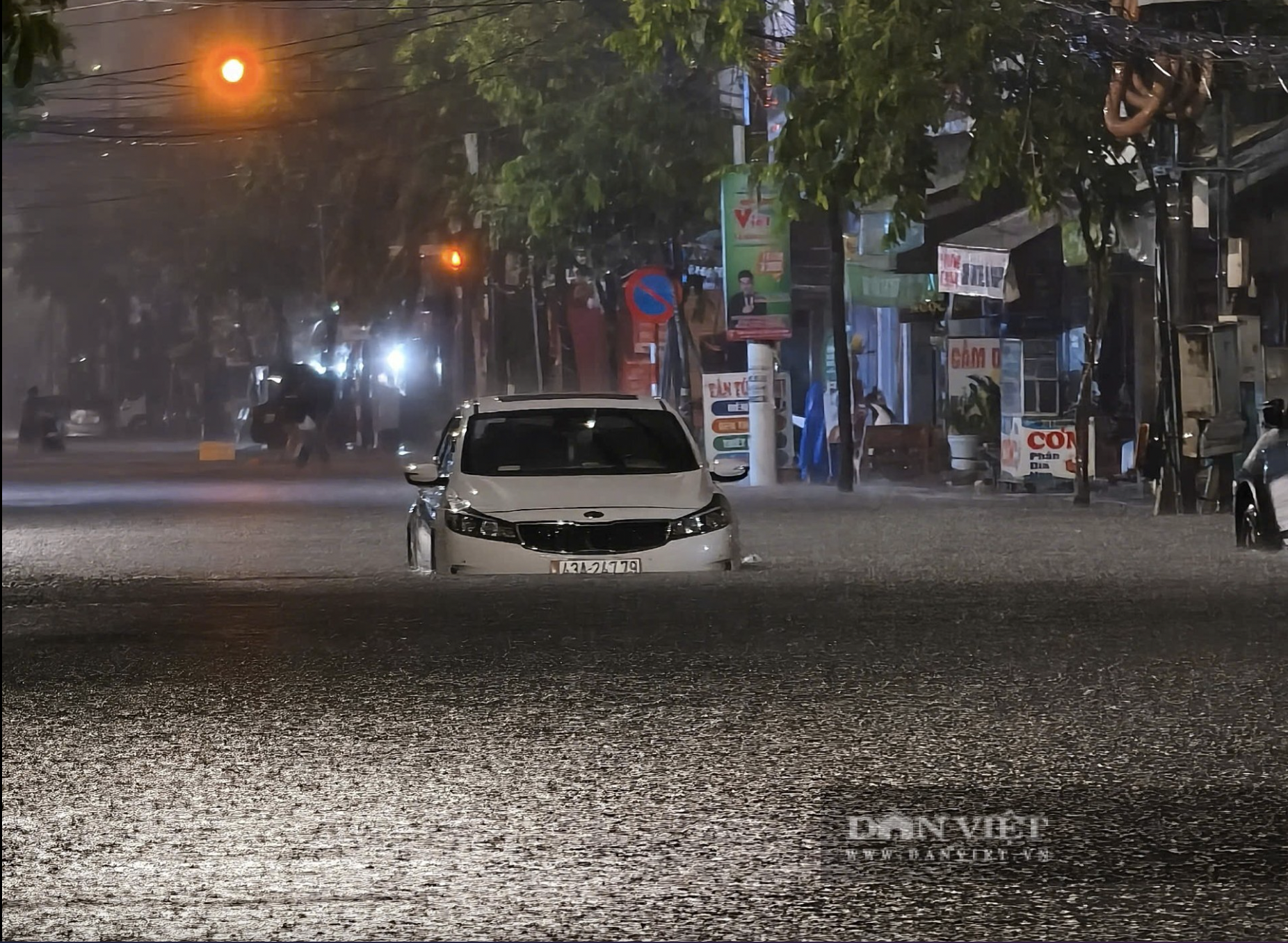 Bức tranh thiên tai khốc liệt năm 2025 qua những con số kỷ lục chưa từng ghi nhận: 419 người chết, cuốn trôi hơn 97.000 tỷ đồng- Ảnh 2.