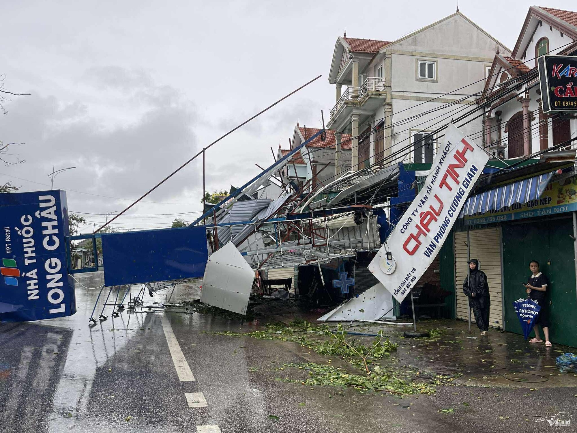 Bức tranh thiên tai khốc liệt năm 2025 qua những con số kỷ lục chưa từng ghi nhận: 419 người chết, cuốn trôi hơn 97.000 tỷ đồng- Ảnh 8.