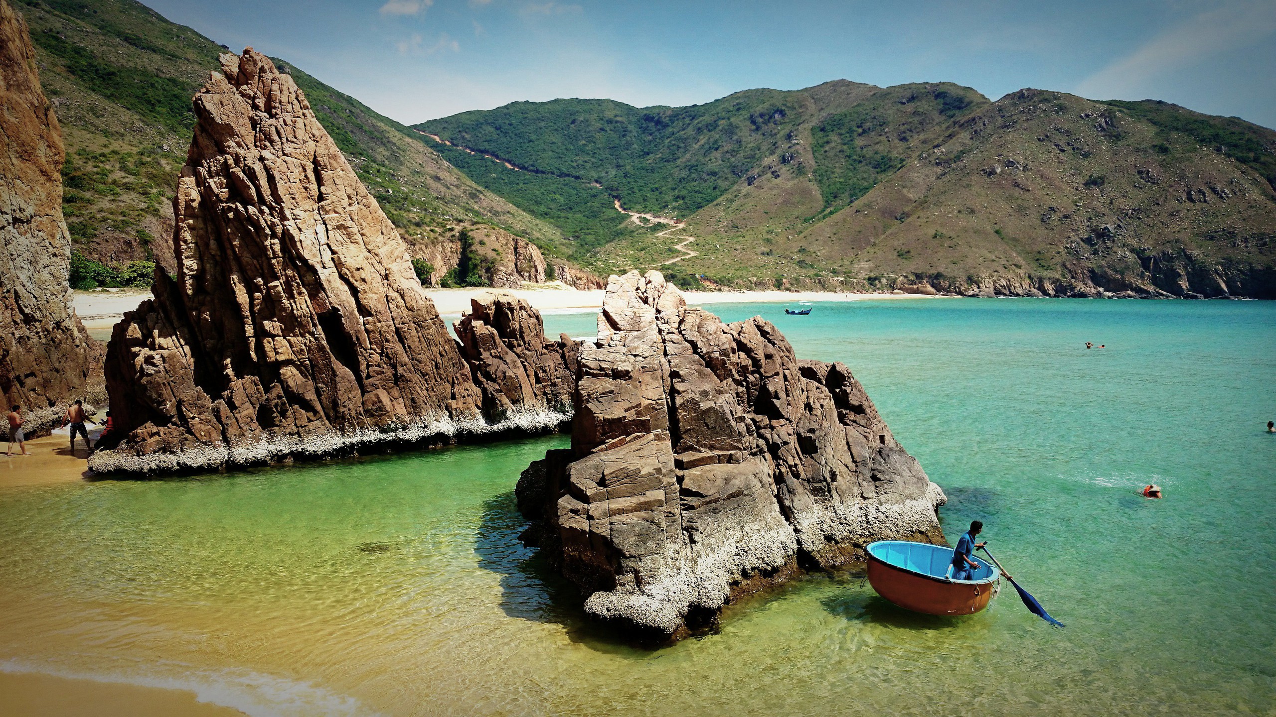 Du lịch bùng nổ, Bình Định lột xác ngoạn mục- Ảnh 3. Du lịch bùng nổ, Bình Định lột xác ngoạn mục- Ảnh 3.