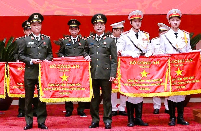 Triệt xóa tận gốc các băng ổ nhóm tội phạm, Công an Thanh Hóa được Bộ Công an khen thưởng - Ảnh 2.