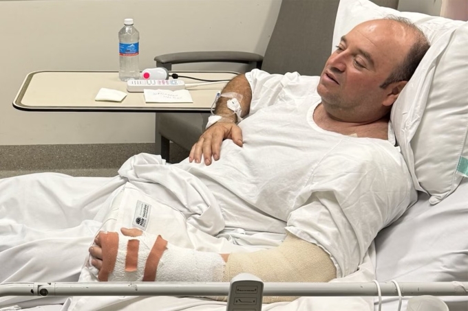 Ahmed al-Ahmed tại bệnh viện St George ở Sydney, ngày 15/12. Ảnh: X/ChrisMinns