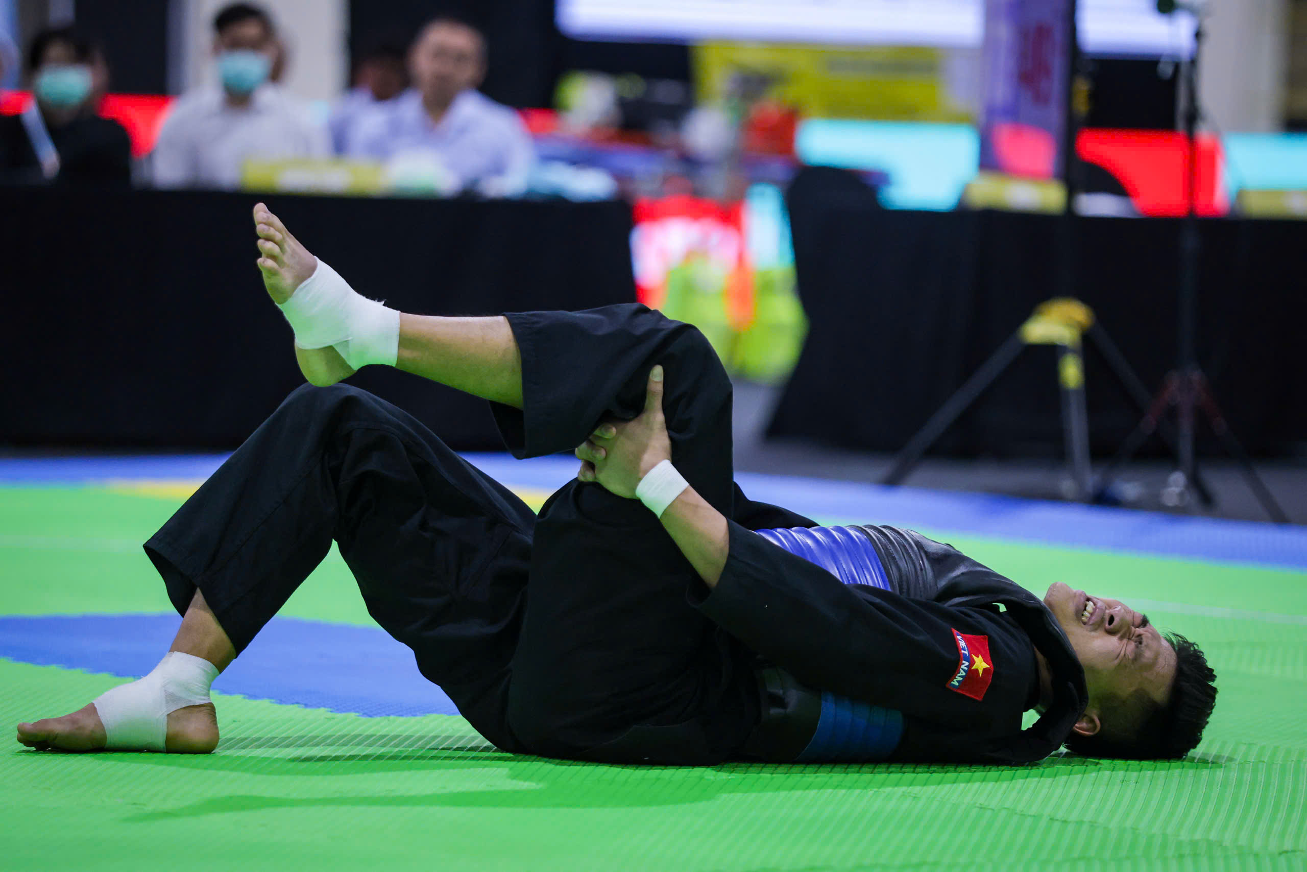 Đối thủ Thái Lan chơi xấu, trọng tài xử ép: Võ sĩ Nguyễn Tấn Sang vẫn kiên cường đoạt HCV- Ảnh 3.