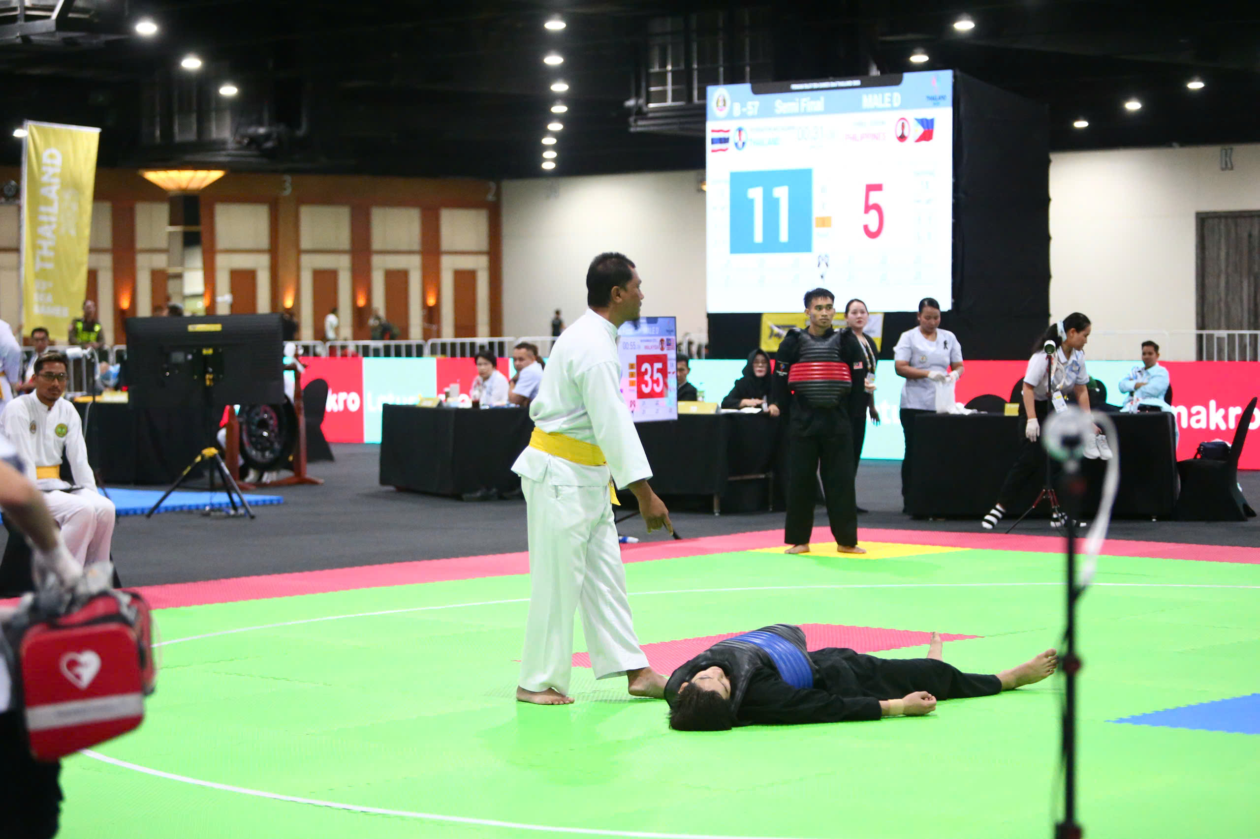 Võ sĩ Việt Nam Minh Triết bị tố ăn vạ khi yếu thế