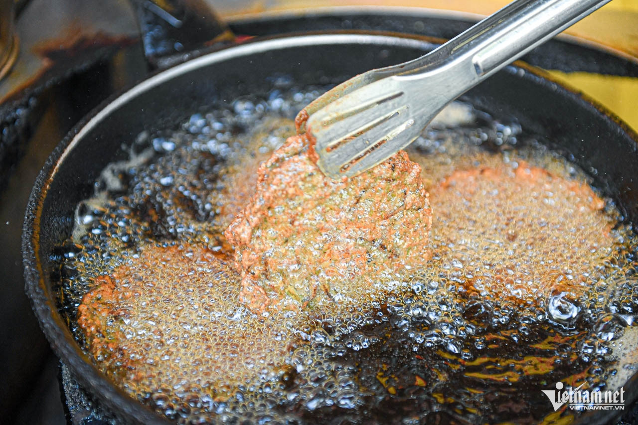 Quán Hà Nội bán đặc sản "nhìn sợ nhưng ăn ngon", báo Tây nhiều lần khen nức nở 3 Quán Hà Nội bán đặc sản amp;#34;nhìn sợ nhưng ăn ngonamp;#34;, báo Tây nhiều lần khen nức nở - 3