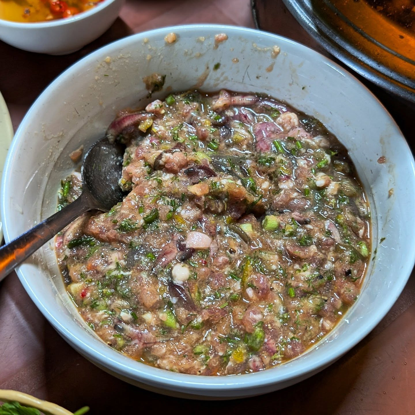 Quán Hà Nội bán đặc sản "nhìn sợ nhưng ăn ngon", báo Tây nhiều lần khen nức nở 8 Trải nghiệm tự rán chả rươi được nhiều thực khách ưa thích. Ảnh: Hungry Two Travel