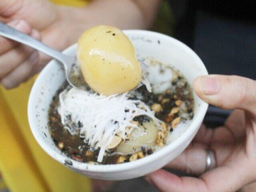 Quán Hà Nội bán đặc sản "nhìn sợ nhưng ăn ngon", báo Tây nhiều lần khen nức nở 9 Món bánh ôm trọn mùa đông Hà Nội, càng ăn vỉa hè càng ngon, mách bạn 5 địa chỉ nổi tiếng