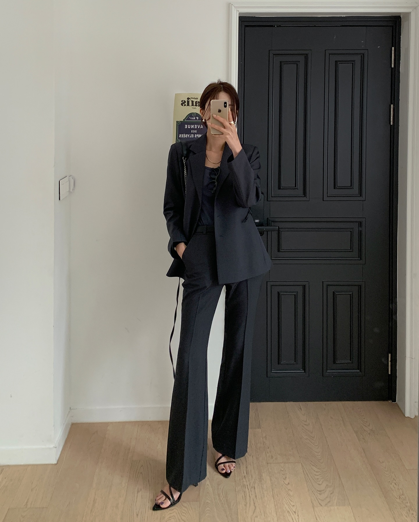 1765954368 947 Ao blazer va quan au Cong thuc nhan doi su