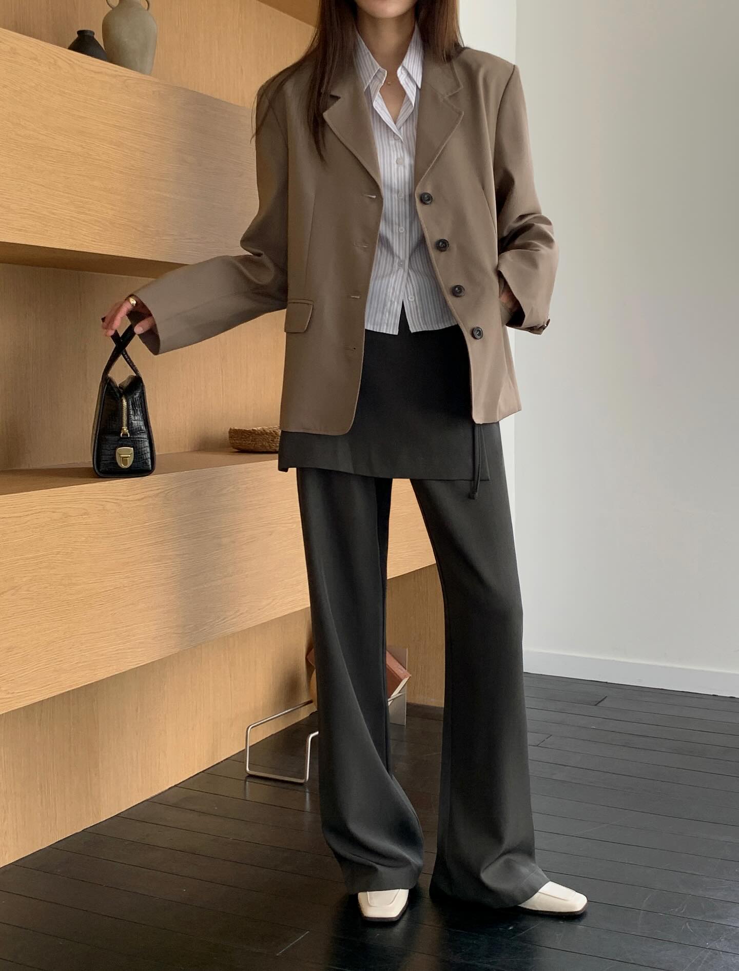 1765954370 137 Ao blazer va quan au Cong thuc nhan doi su