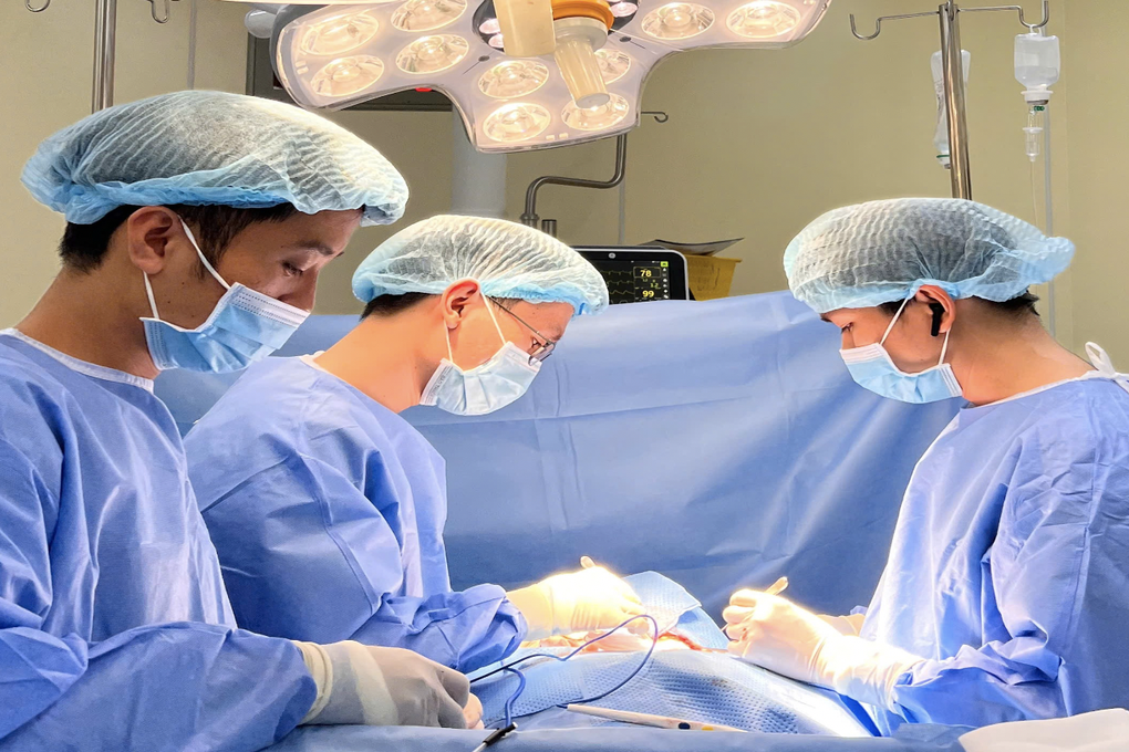 Nghĩ táo bón là chuyện thường, người phụ nữ phải cắt gần hết đại tràng - 2